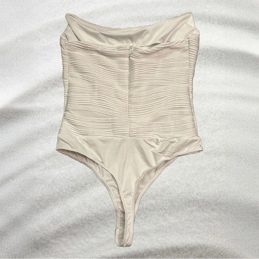 FashionNova White Corset Bodysuit Size M NWOT - Picture 7 of 9